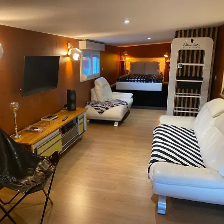 - Abella Box, Location Adulte Otel Saint-Étienne-au-Mont